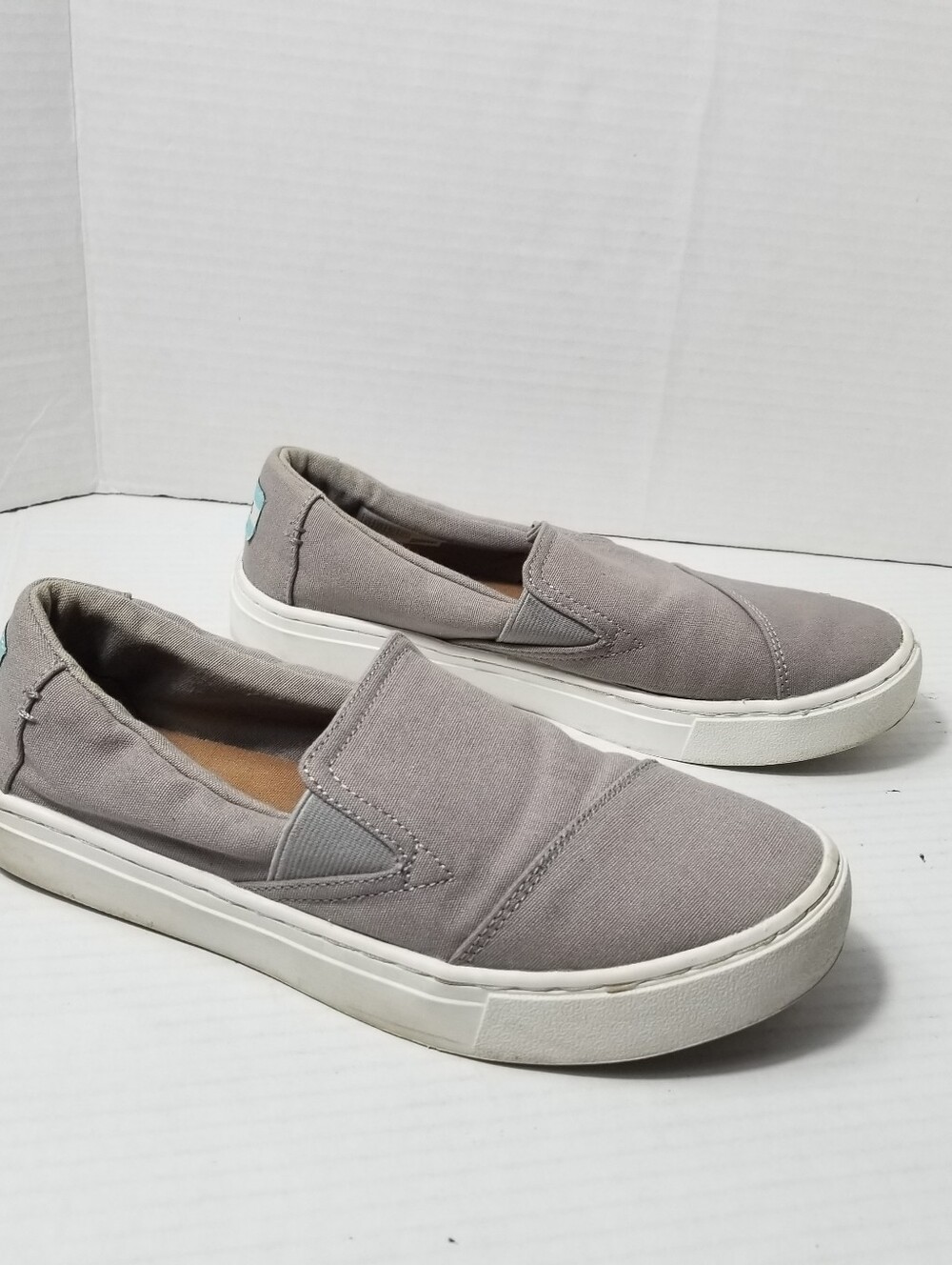 TOMS WOMEN'S LOAFERS SIZE 6.5